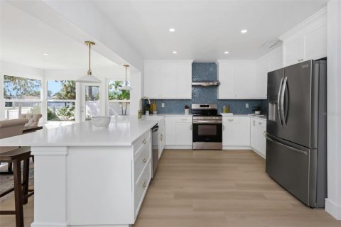 House in Apollo Beach, Florida 4 bedrooms, 203.55 sq.m. № 1719048 - photo 3