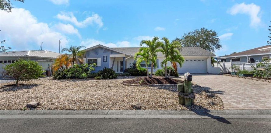House in Apollo Beach, Florida 4 bedrooms, 203.55 sq.m. № 1719048