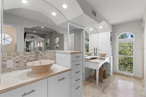 House in Tampa, Florida 3 bedrooms, 231.51 sq.m. № 1894703 - photo 28