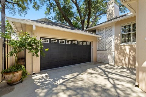 House in Tampa, Florida 3 bedrooms, 231.51 sq.m. № 1894703 - photo 3
