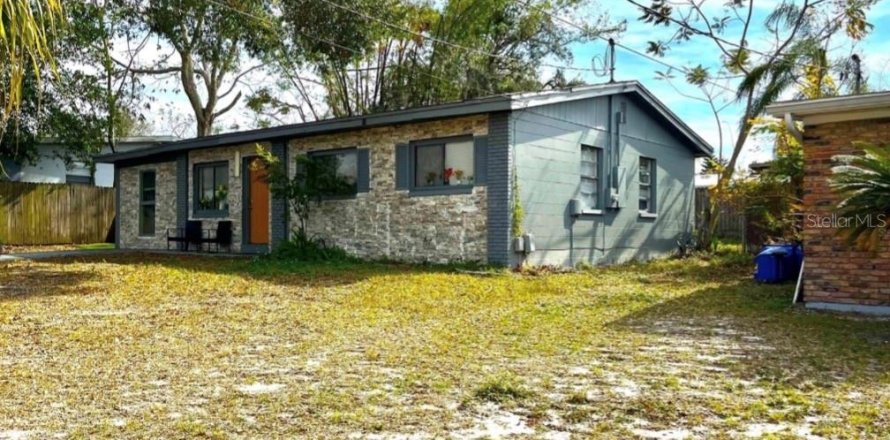 House in Tampa, Florida 3 bedrooms, 107.02 sq.m. № 2134332