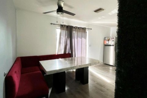 House in Tampa, Florida 3 bedrooms, 107.02 sq.m. № 2134332 - photo 8