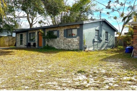 House in Tampa, Florida 3 bedrooms, 107.02 sq.m. № 2134332 - photo 2