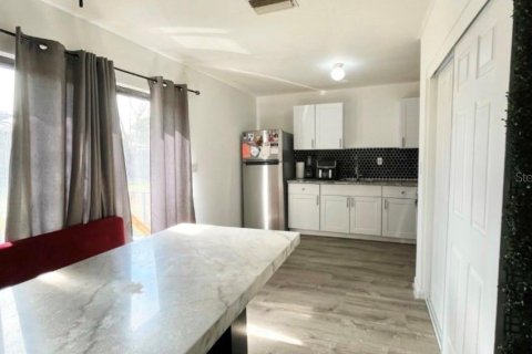 House in Tampa, Florida 3 bedrooms, 107.02 sq.m. № 2134332 - photo 4