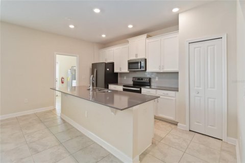 Townhouse in Winter Garden, Florida 4 bedrooms, 185.06 sq.m. № 1848447 - photo 19