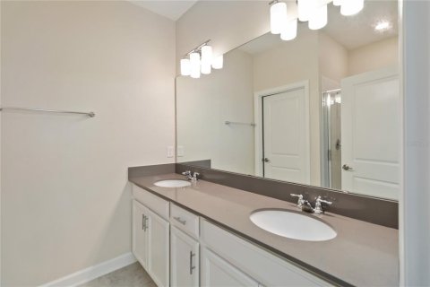 Townhouse in Winter Garden, Florida 4 bedrooms, 185.06 sq.m. № 1848447 - photo 24