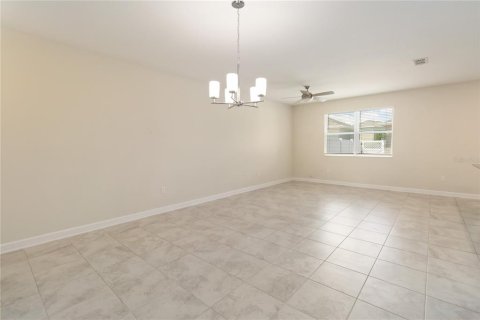 Townhouse in Winter Garden, Florida 4 bedrooms, 185.06 sq.m. № 1848447 - photo 15