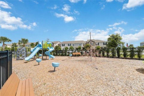 Townhouse in Winter Garden, Florida 4 bedrooms, 185.06 sq.m. № 1848447 - photo 11