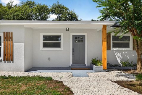 House in Valrico, Florida 4 bedrooms, 140.56 sq.m. № 1913164 - photo 20