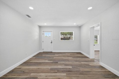 House in Valrico, Florida 4 bedrooms, 140.56 sq.m. № 1913164 - photo 25