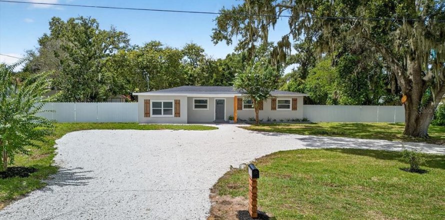 House in Valrico, Florida 4 bedrooms, 140.56 sq.m. № 1913164