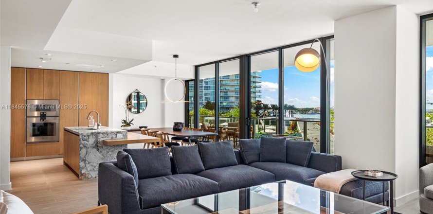 Кондоминиум с 3 спальнями в Майами-Бич, Флорида № 2022317