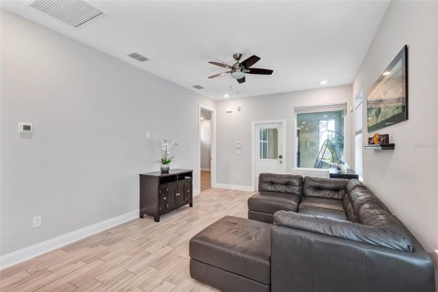 Villa ou maison à louer à Orlando, Floride: 2 chambres, 132.11 m2 № 2398819 - photo 16
