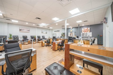 Commercial property in Hollywood, Florida № 1817600 - photo 5