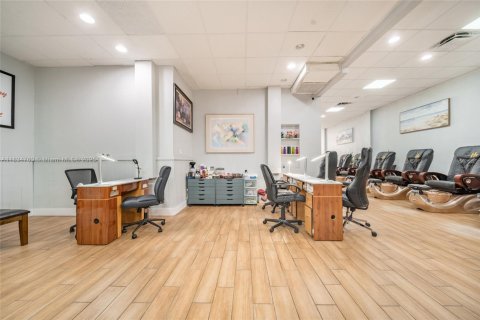 Commercial property in Hollywood, Florida № 1817600 - photo 6