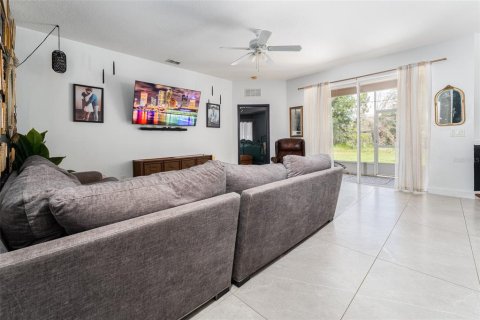 Villa ou maison à louer à New Port Richey, Floride: 4 chambres, 225.29 m2 № 2388669 - photo 17