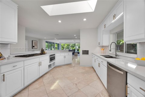 House in Miami, Florida 6 bedrooms, 313.08 sq.m. № 1458210 - photo 17