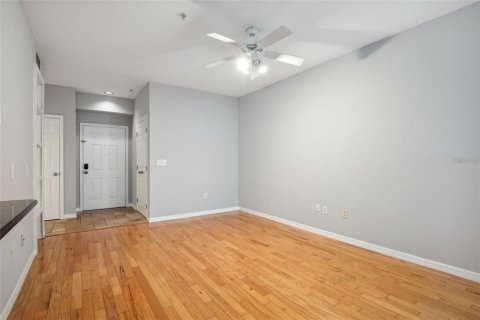Condo in Tampa, Florida, 1 bedroom  № 1429315 - photo 7