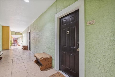 Condo in Tampa, Florida, 1 bedroom  № 1429315 - photo 2