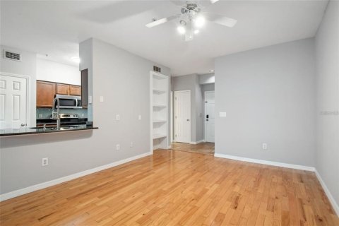 Condo in Tampa, Florida, 1 bedroom  № 1429315 - photo 6