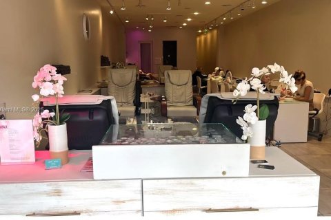 Propiedad comercial en venta en Miami Beach, Florida № 2090060 - foto 2