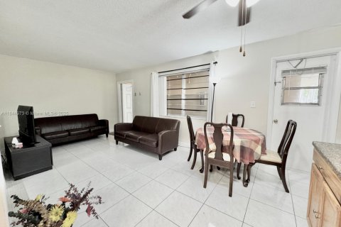 Condominio en venta en Hollywood, Florida, 2 dormitorios, 60.39 m2 № 1840743 - foto 5
