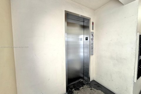 Condominio en venta en Hollywood, Florida, 2 dormitorios, 60.39 m2 № 1840743 - foto 14