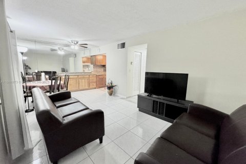Condominio en venta en Hollywood, Florida, 2 dormitorios, 60.39 m2 № 1840743 - foto 3