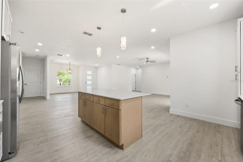 Casa en venta en Palm Bay, Florida, 4 dormitorios, 225.85 m2 № 2222086 - foto 17