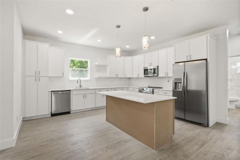Casa en venta en Palm Bay, Florida, 4 dormitorios, 225.85 m2 № 2222086 - foto 16