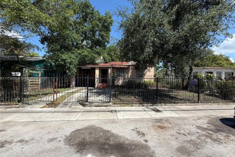 Casa en venta en Miami, Florida, 2 dormitorios, 80.27 m2 № 1746304 - foto 2