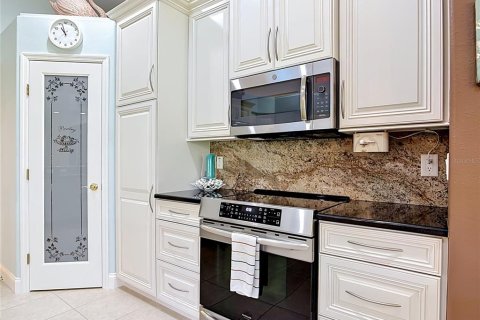House in Ormond Beach, Florida 3 bedrooms, 208.01 sq.m. № 2116355 - photo 20