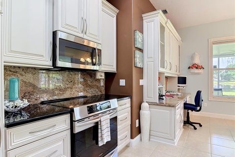 House in Ormond Beach, Florida 3 bedrooms, 208.01 sq.m. № 2116355 - photo 23
