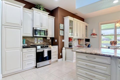 House in Ormond Beach, Florida 3 bedrooms, 208.01 sq.m. № 2116355 - photo 22