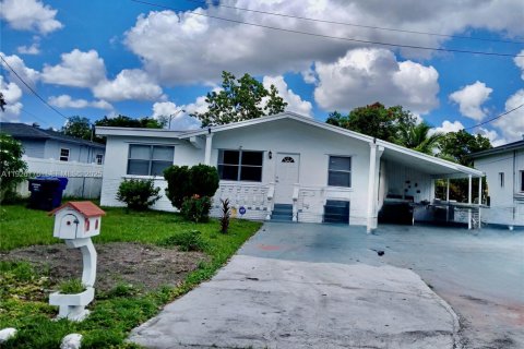 House in Hollywood, Florida 4 bedrooms, 121.52 sq.m. № 1986645 - photo 5