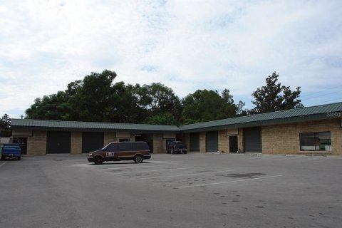Propiedad comercial en alquiler en Ocala, Florida, 278.71 m2 № 1360996 - foto 1
