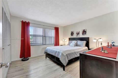 Condo in Sunrise, Florida, 2 bedrooms  № 1707107 - photo 25