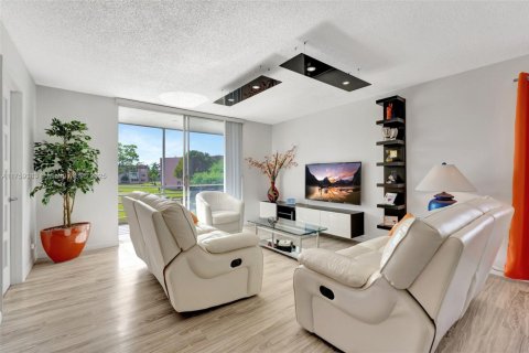 Condo in Sunrise, Florida, 2 bedrooms  № 1707107 - photo 13