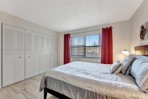 Condo in Sunrise, Florida, 2 bedrooms  № 1707107 - photo 27