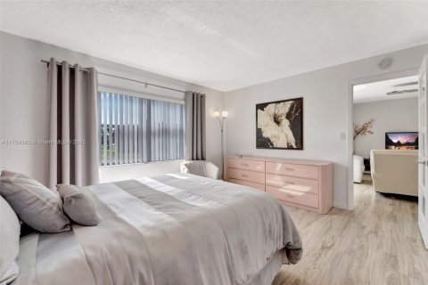 Condo in Sunrise, Florida, 2 bedrooms  № 1707107 - photo 19
