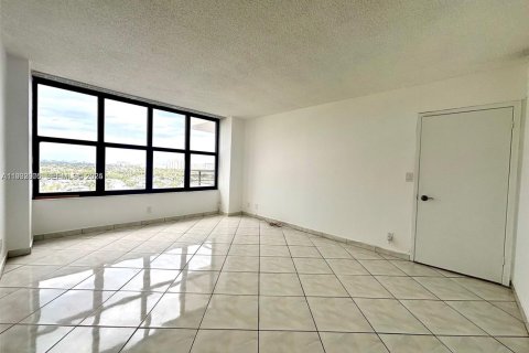Снять в аренду кондоминиум в Халландейл-Бич, Флорида 1 спальня, 88.26м2, № 1991695 - фото 9