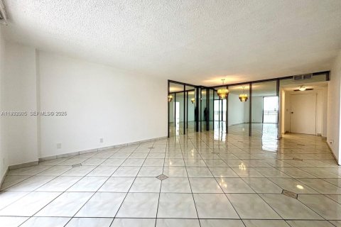 Снять в аренду кондоминиум в Халландейл-Бич, Флорида 1 спальня, 88.26м2, № 1991695 - фото 6