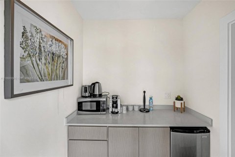 Hotel en venta en Fort Lauderdale, Florida № 1977986 - foto 13