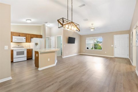 Casa en venta en Lady Lake, Florida, 3 dormitorios, 129.32 m2 № 1716466 - foto 7
