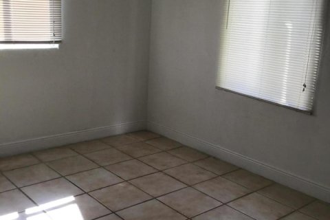 House in St. Lucie, Florida 3 bedrooms, 99.96 sq.m. № 2261742 - photo 3