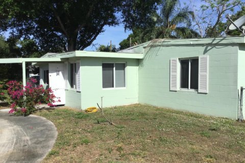 House in St. Lucie, Florida 3 bedrooms, 99.96 sq.m. № 2261742 - photo 2