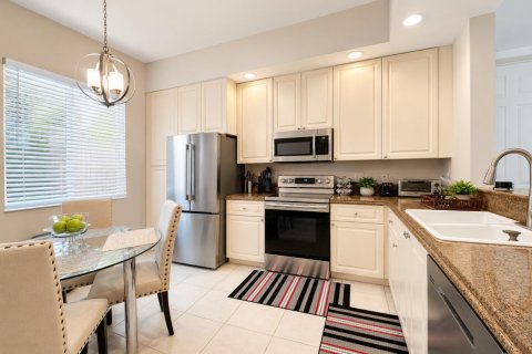 Condo in St. Lucie, Florida, 2 bedrooms № 2265173 - photo 6