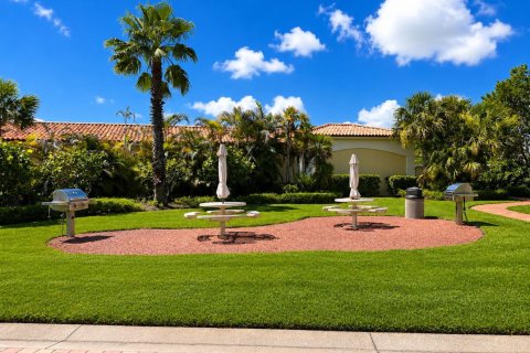 Condo in St. Lucie, Florida, 2 bedrooms № 2265173 - photo 11