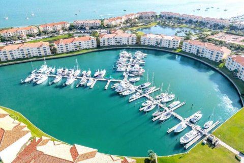 Condo in St. Lucie, Florida, 2 bedrooms № 2265173 - photo 16