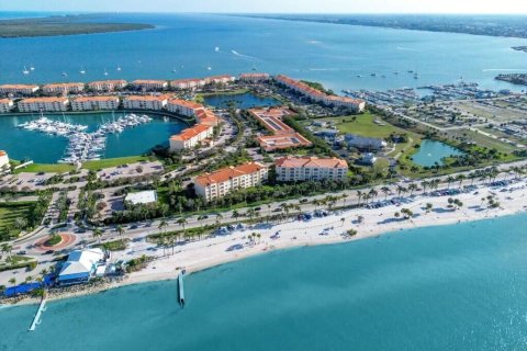 Condo in St. Lucie, Florida, 2 bedrooms № 2265173 - photo 14